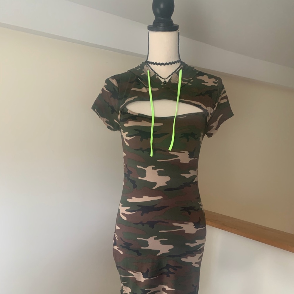 NWT adorable cameo dress!